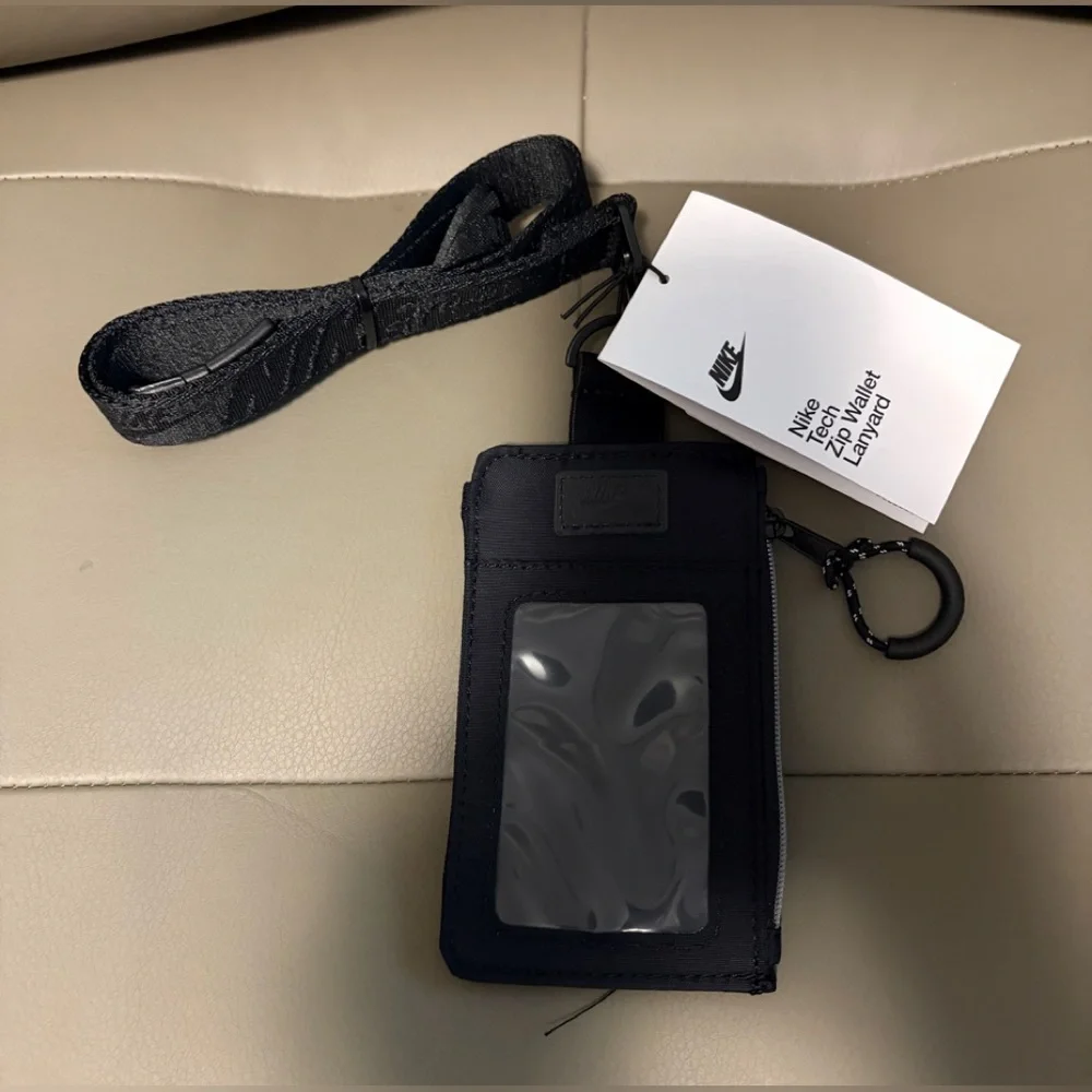 BNWT NIKE TECH STATEMENT ZIP WALLET LANYARD BLACK CARD HOLDER - Picture 1 of 14